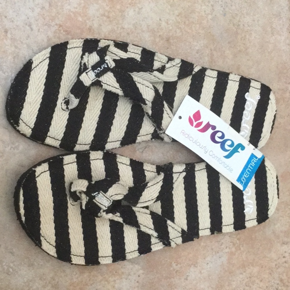 NWT Reef flip flops